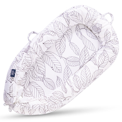 سرير استرخاء للأطفال حديثي الولادة من Little Story مصنوع من ألياف ناعمة قابلة للتنفس - أبيض فلورا رمادي