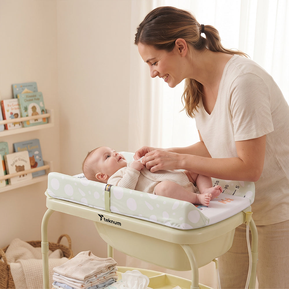 Teknum 2-In-1 Bath Tub & Changing Table - Green